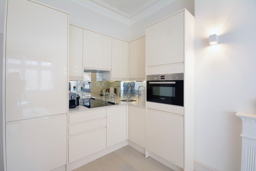 Flat Hornton Street in Greater London