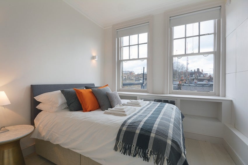 Flat Hornton Street in Greater London