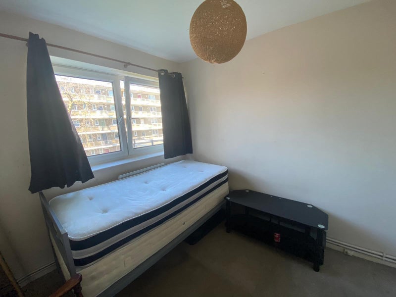 Room Grove Street in Greater London
