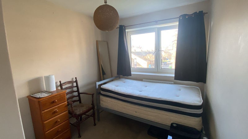 Room Grove Street in Greater London