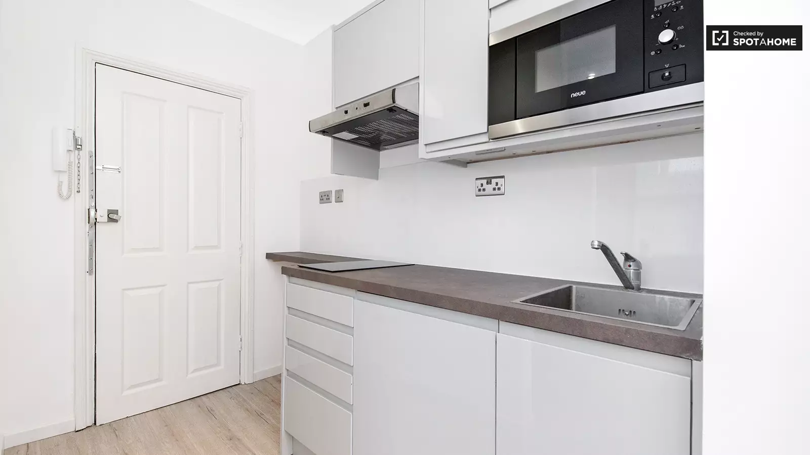 Flat Queensborough Terrace in City of Westminster