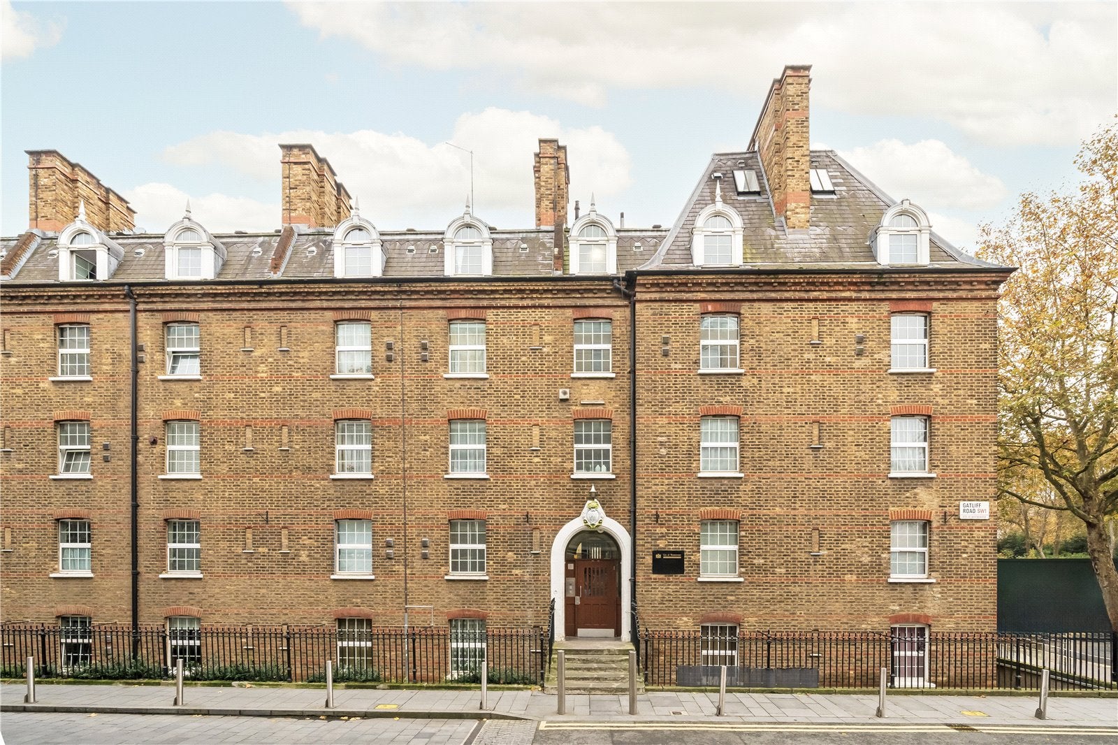 Flat Gatliff Road in City of Westminster