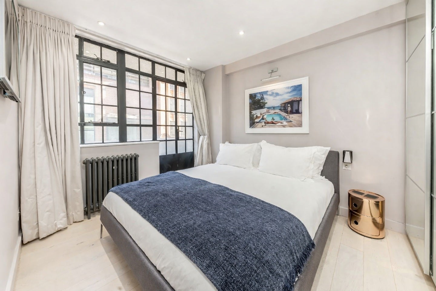 Flat Lucan Place in Greater London