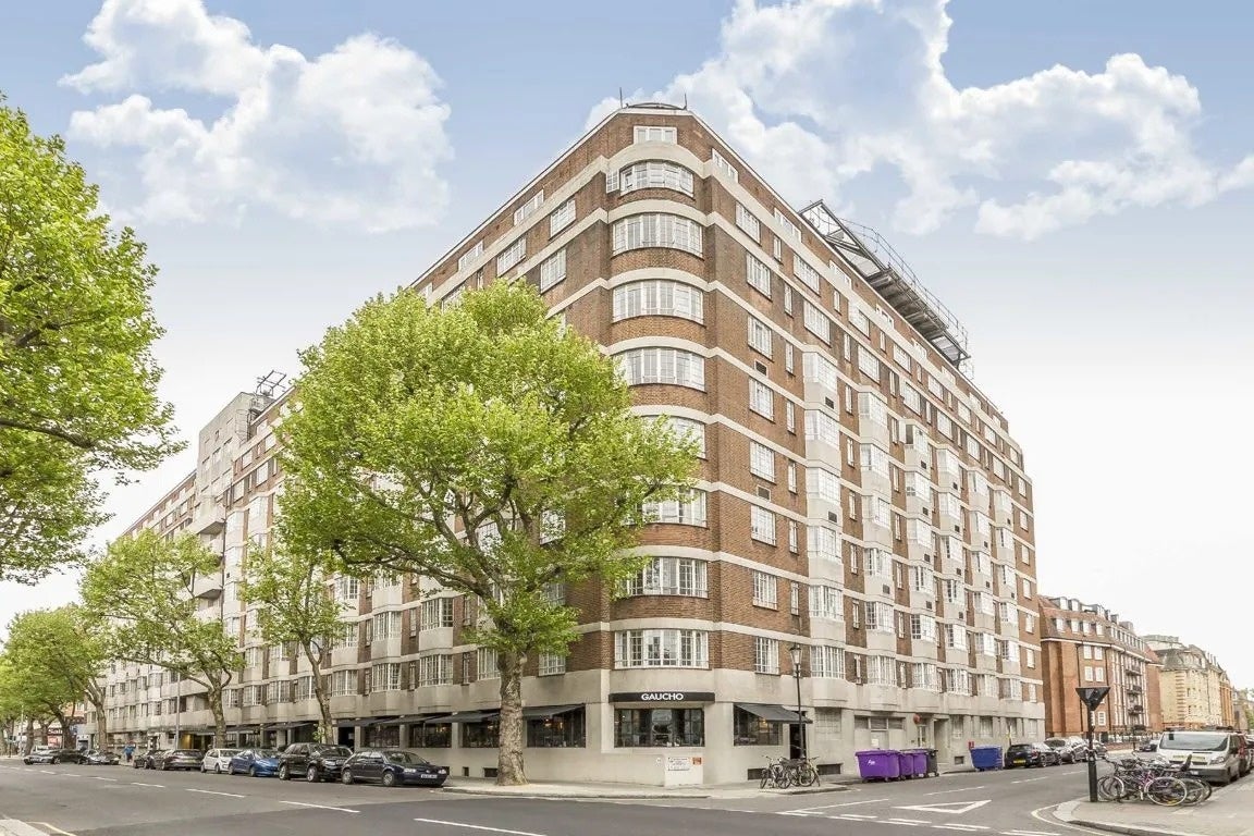 Flat Lucan Place in Greater London