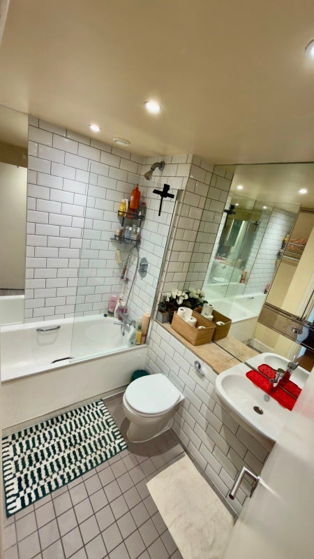 Room Plumbers Row in Greater London