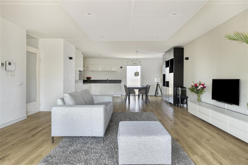 Appartement te koop: Martini van Geffenstraat 104, Amsterdam