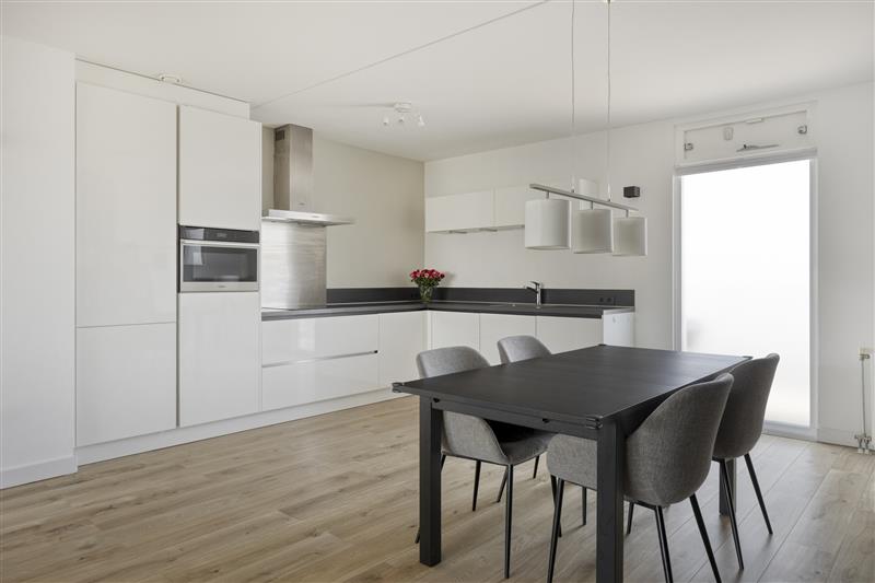 Appartement te koop: Martini van Geffenstraat 104, Amsterdam