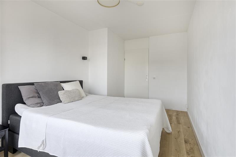 Appartement te koop: Martini van Geffenstraat 104, Amsterdam