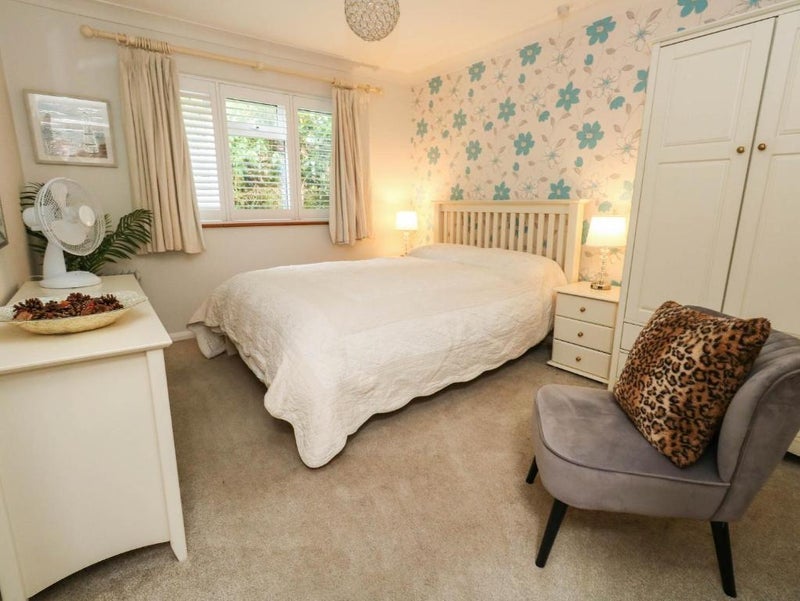 Flat Blandford Road North in Upton