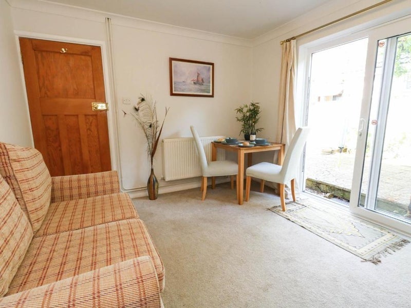 Flat Blandford Road North in Upton