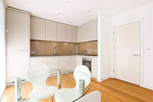 Flat Ruskin Square in Greater London