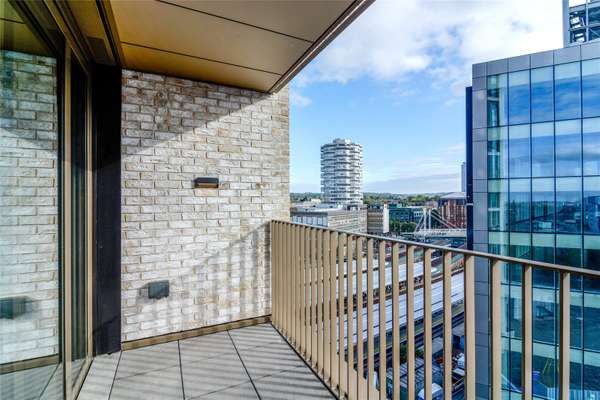 Flat Ruskin Square in Greater London