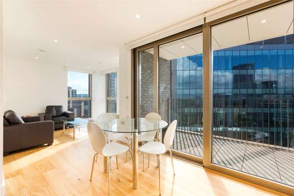 Flat Ruskin Square in Greater London