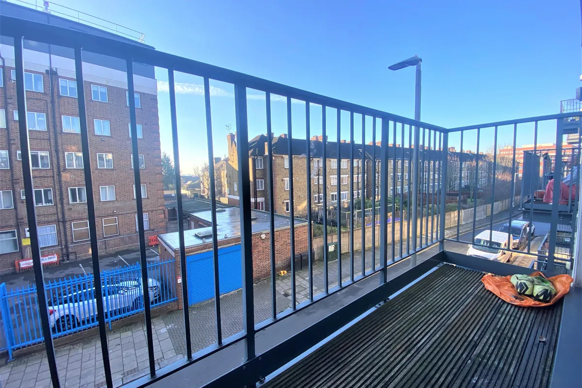 Flat Recovery Street in Greater London
