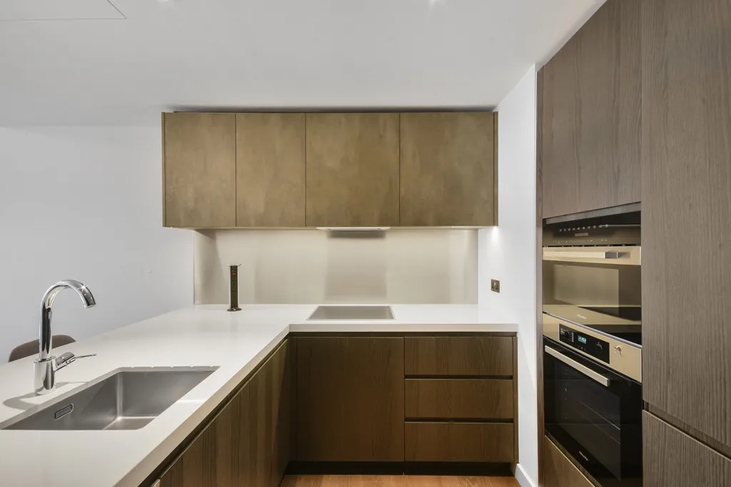 Flat Carnation Way in Greater London