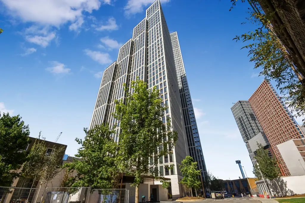 Flat Carnation Way in Greater London