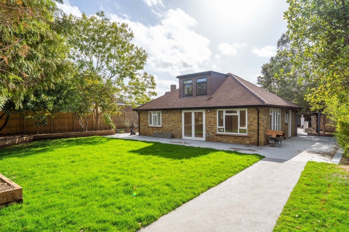 House Jerviston Gardens in Greater London