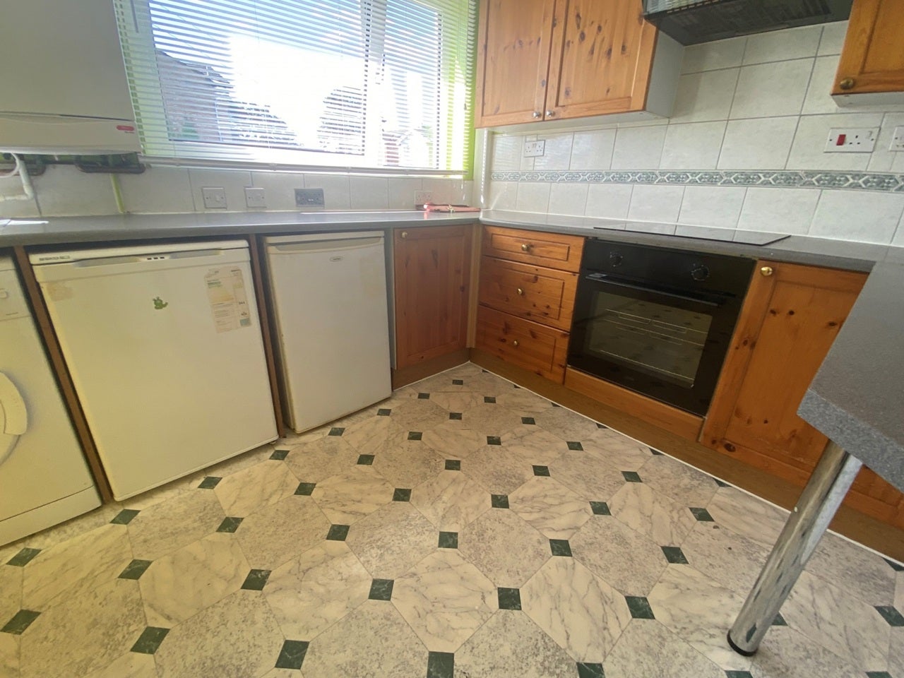 Flat Clive Road in Greater London