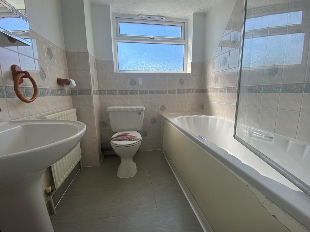 Flat Clive Road in Greater London