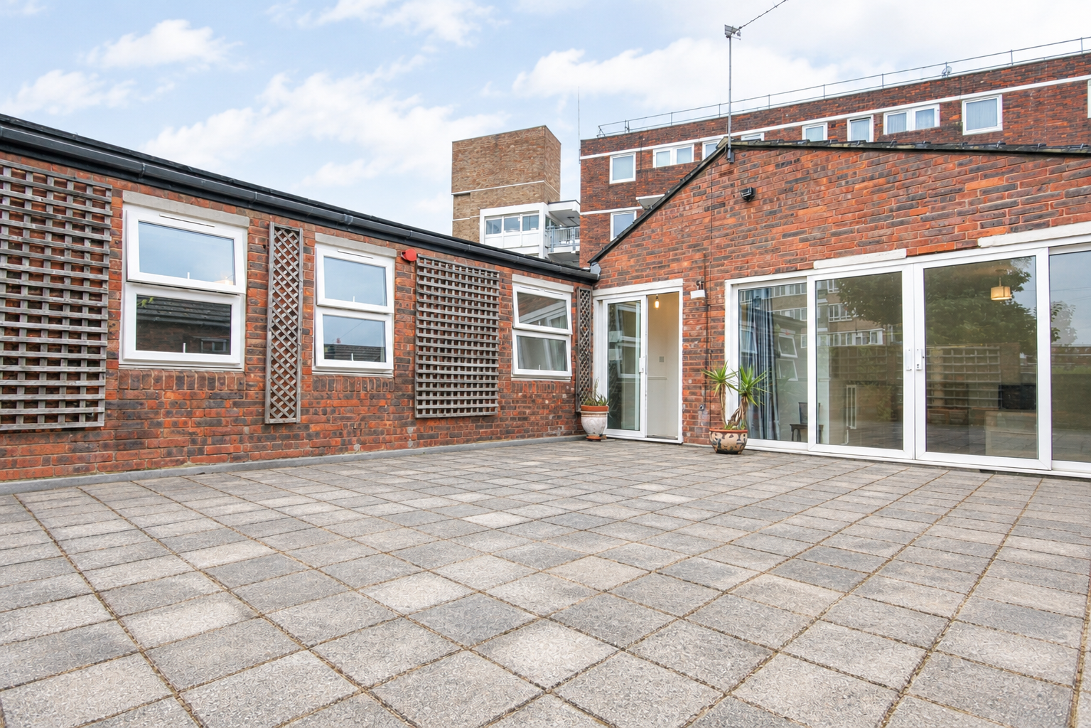 Flat Brayford Square in Greater London