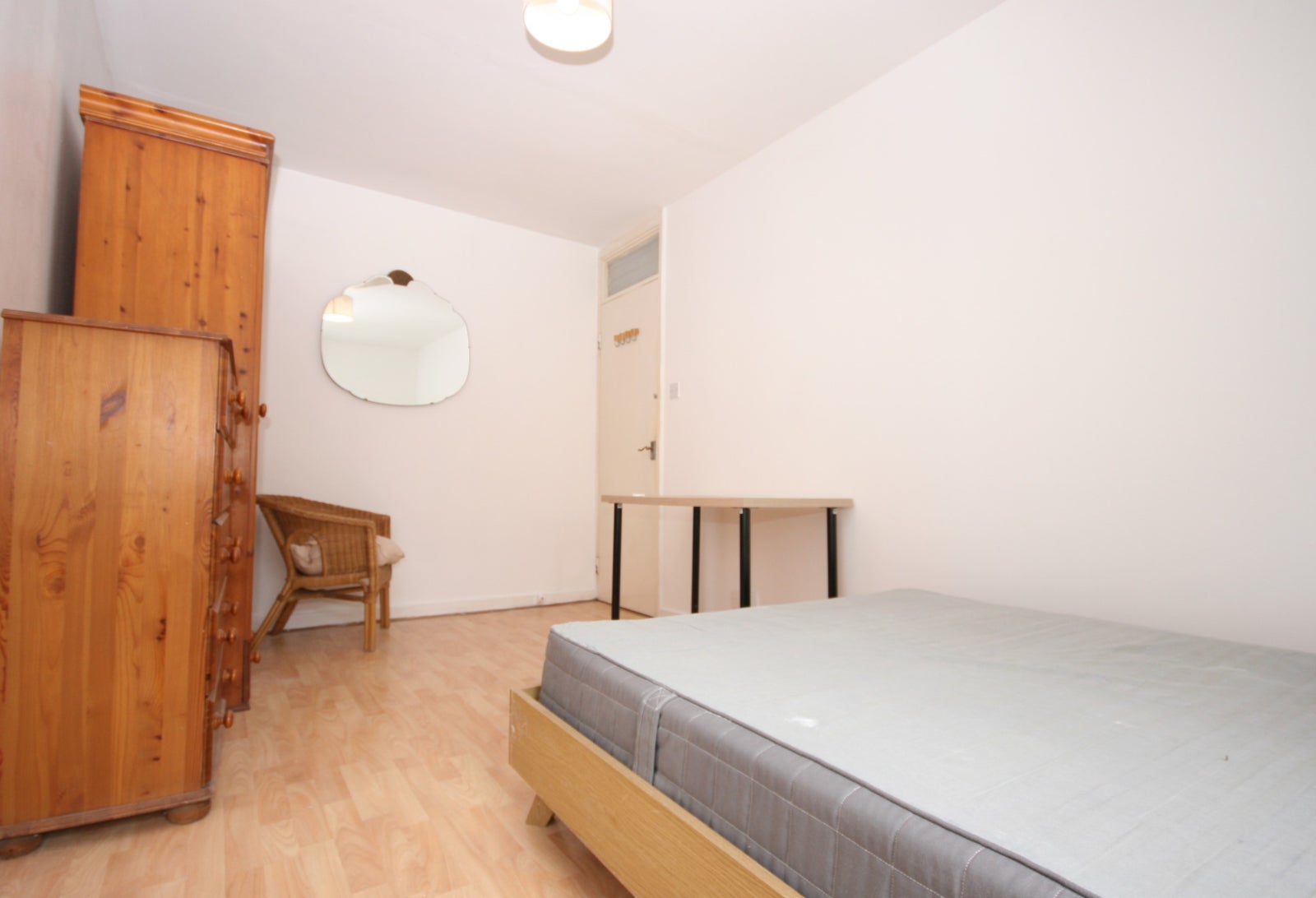 Flat Brayford Square in Greater London