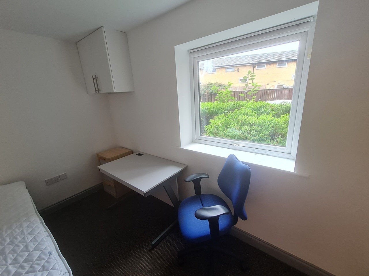 Flat Quinney Crescent in Manchester