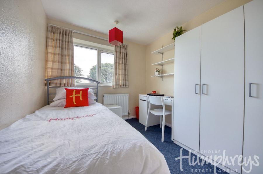 Room Mead Way in Canterbury