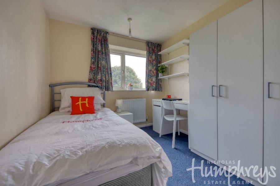 Room Mead Way in Canterbury