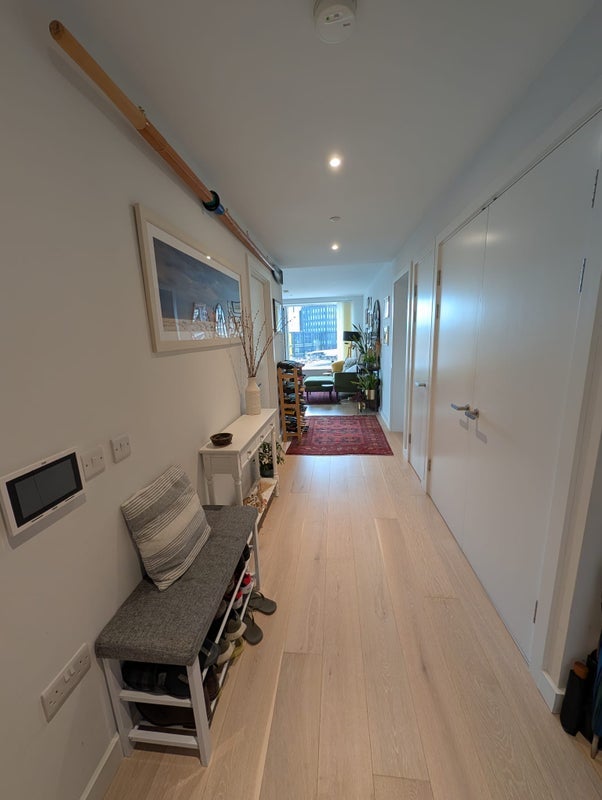 Room Deacon Street in Greater London