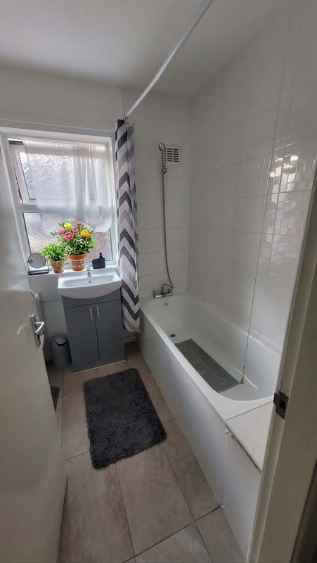 Room Bedford Road in Bootle