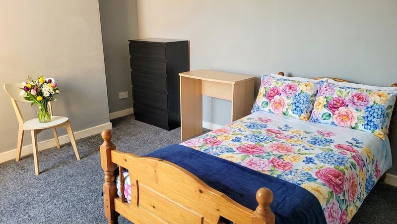 Room Bedford Road in Bootle