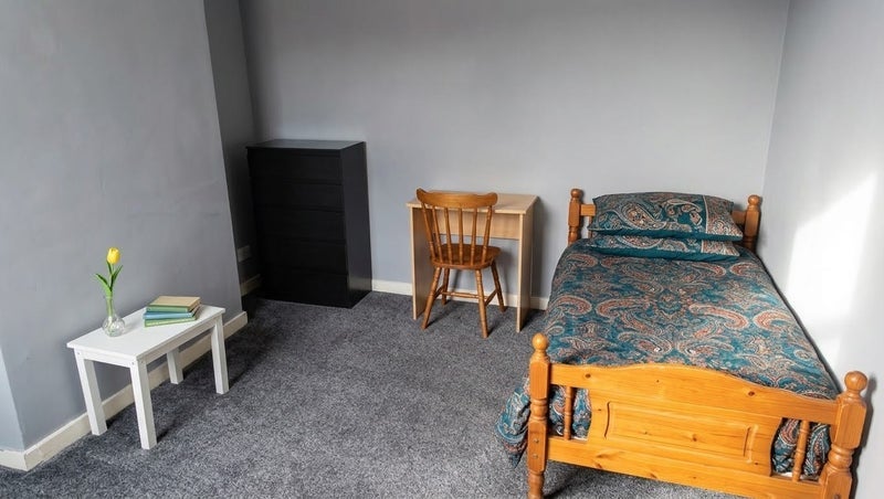 Room Bedford Road in Bootle