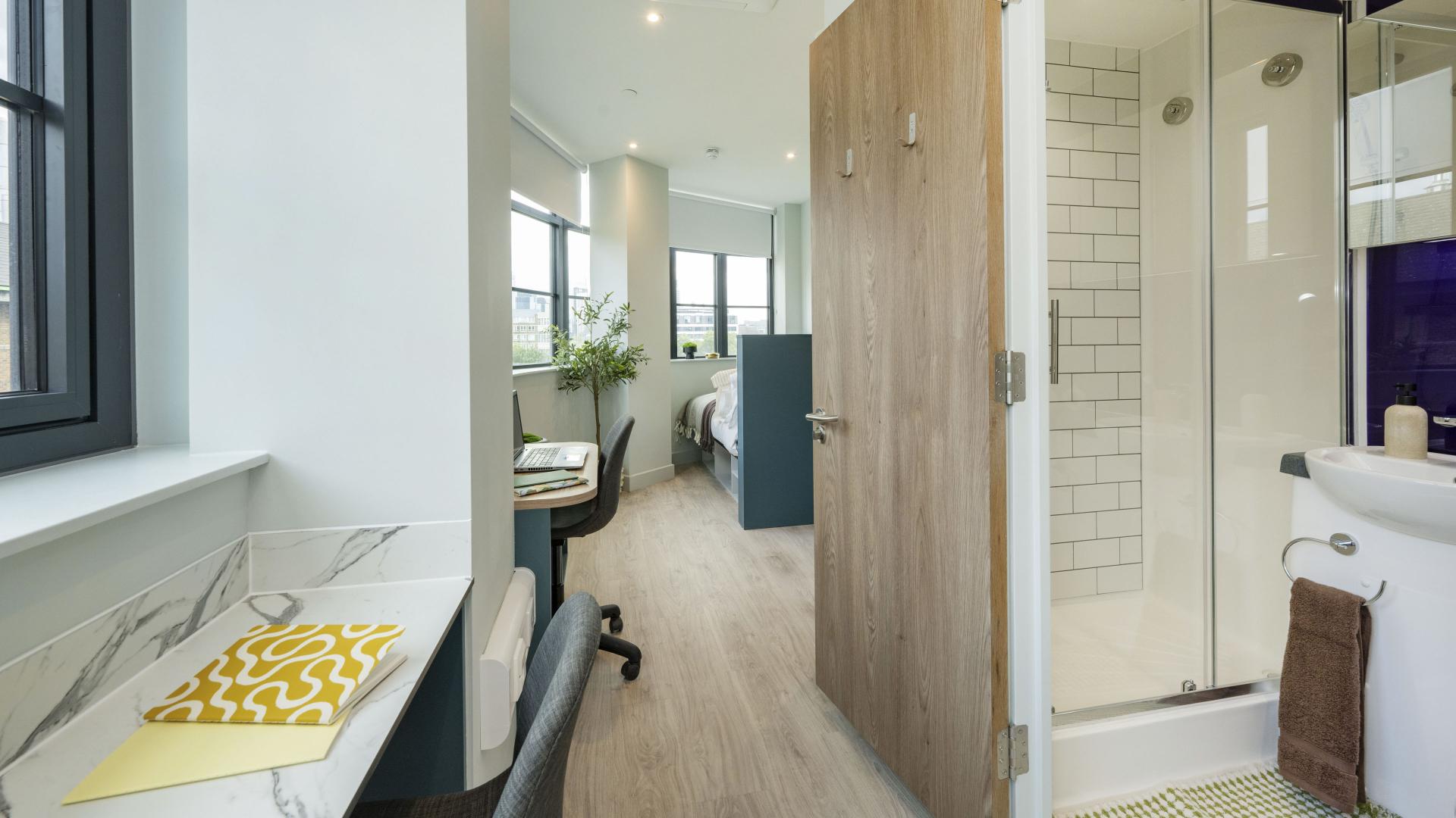 Room Bath Street in Greater London