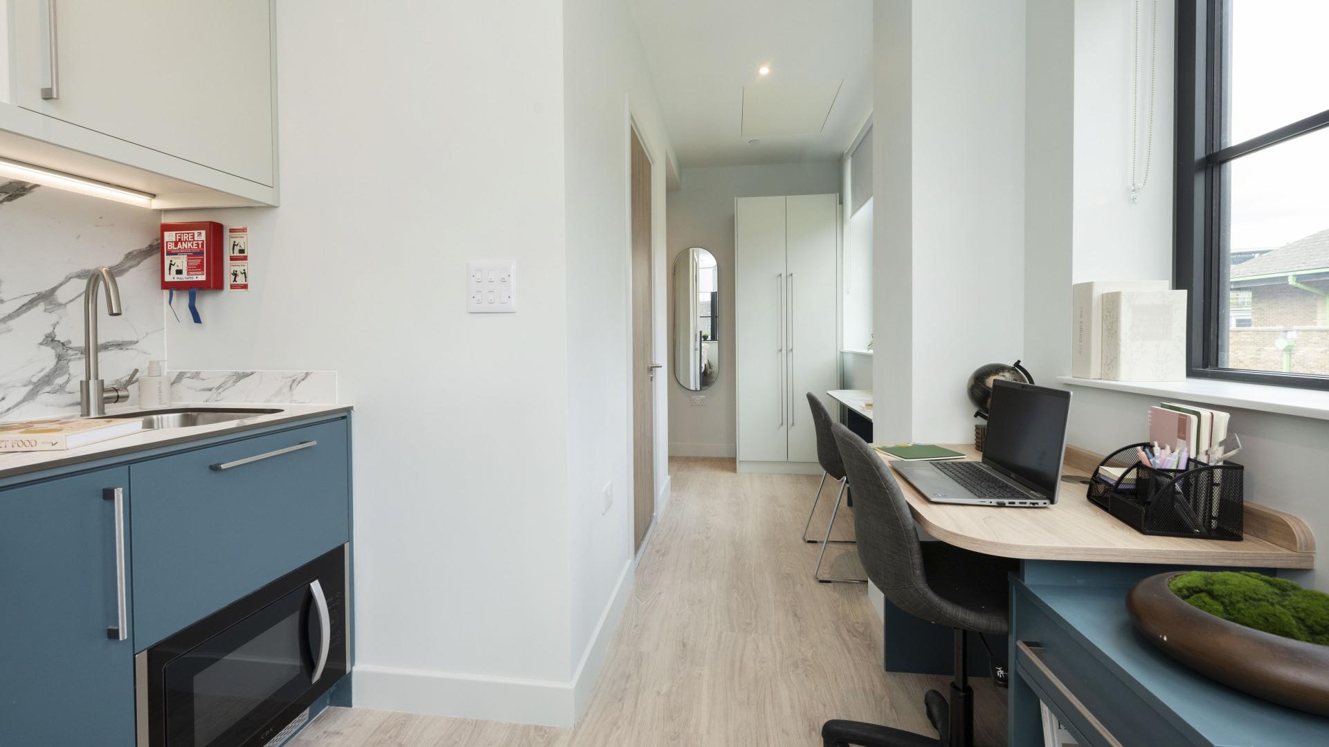 Room Bath Street in Greater London
