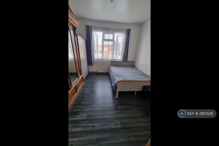 Room Nelson Road in Greater London