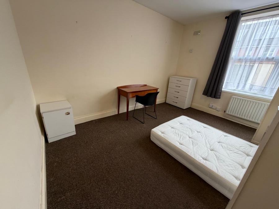 Room Carholme Road in Lincoln