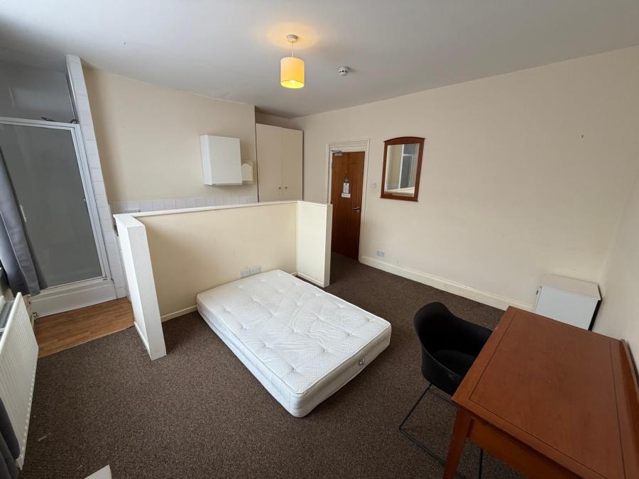 Room Carholme Road in Lincoln