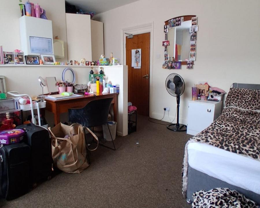 Room Carholme Road in Lincoln