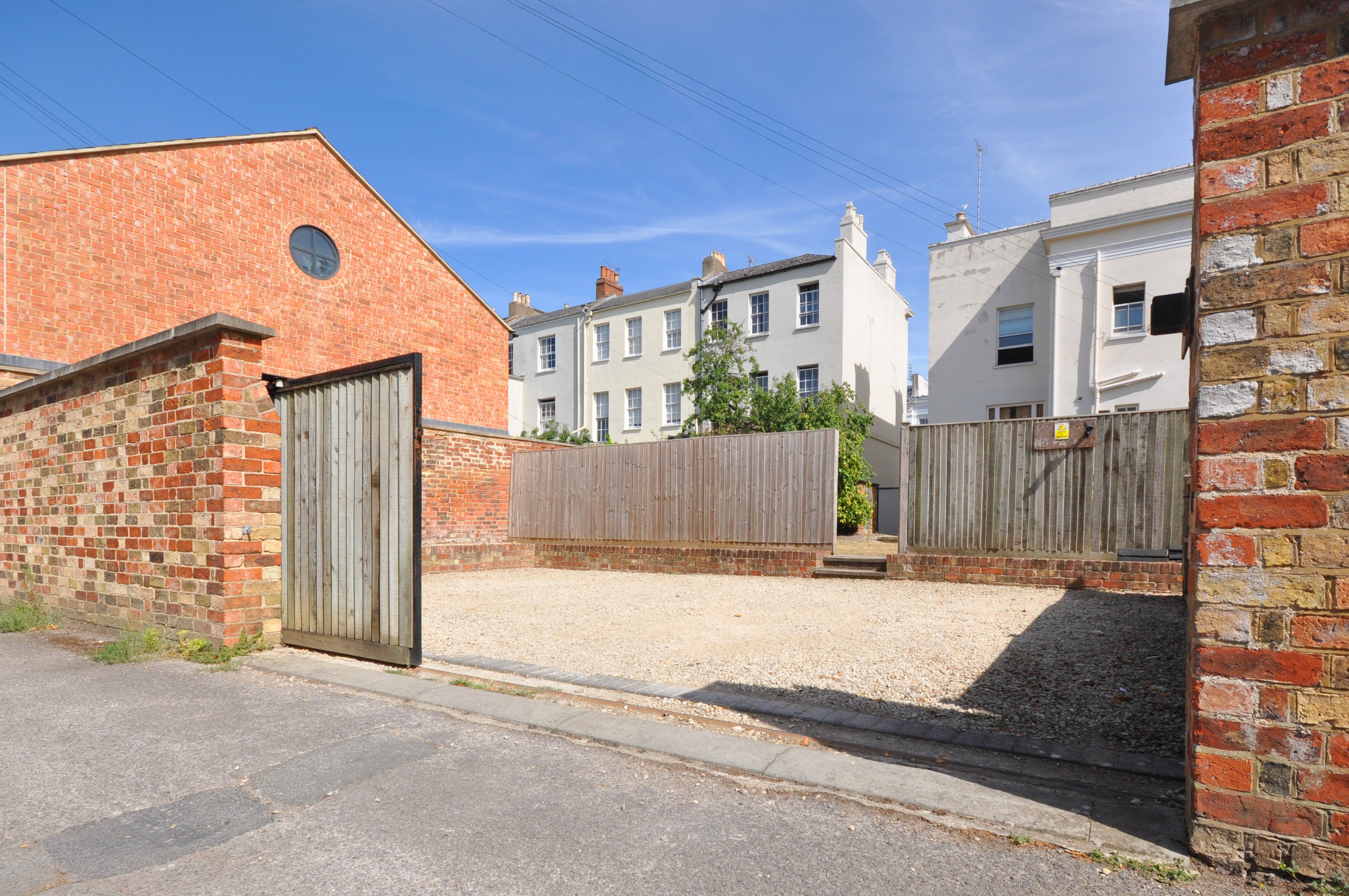 Flat Clarence Road in Cheltenham