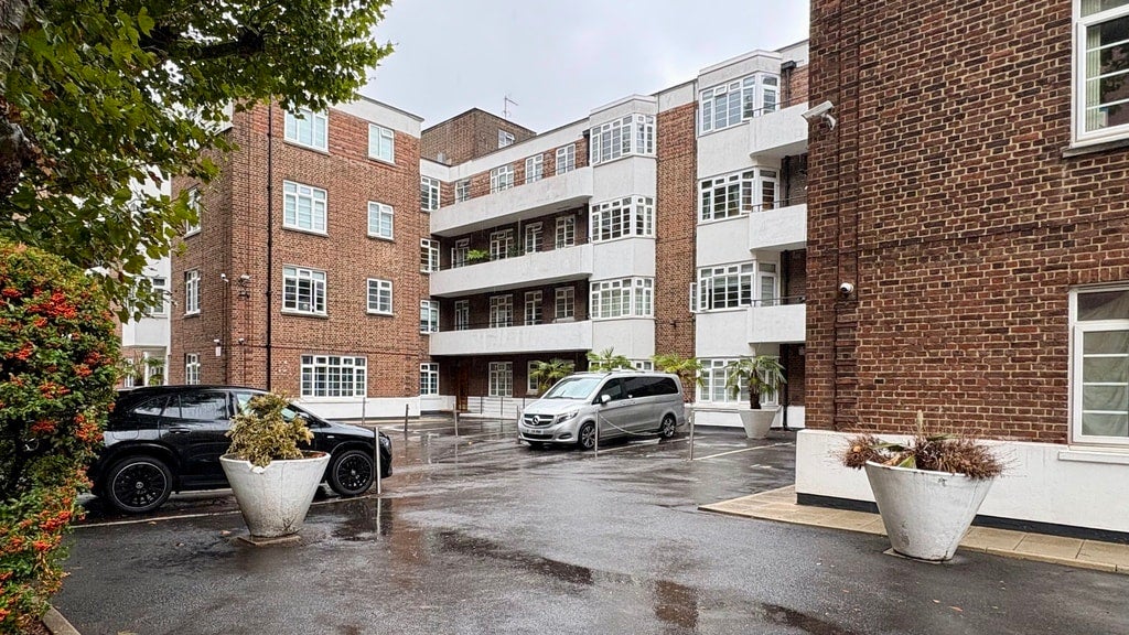 Flat Greville Place in City of Westminster