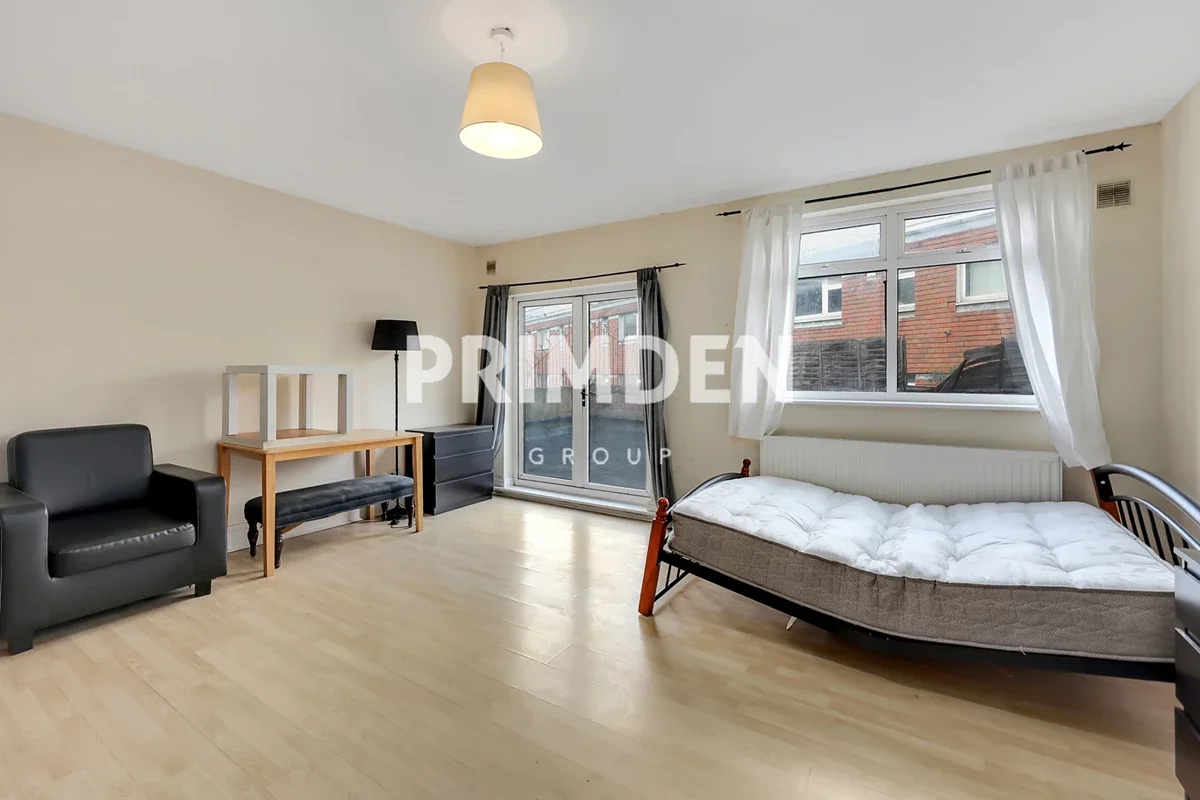 Flat Weedington Road in Greater London