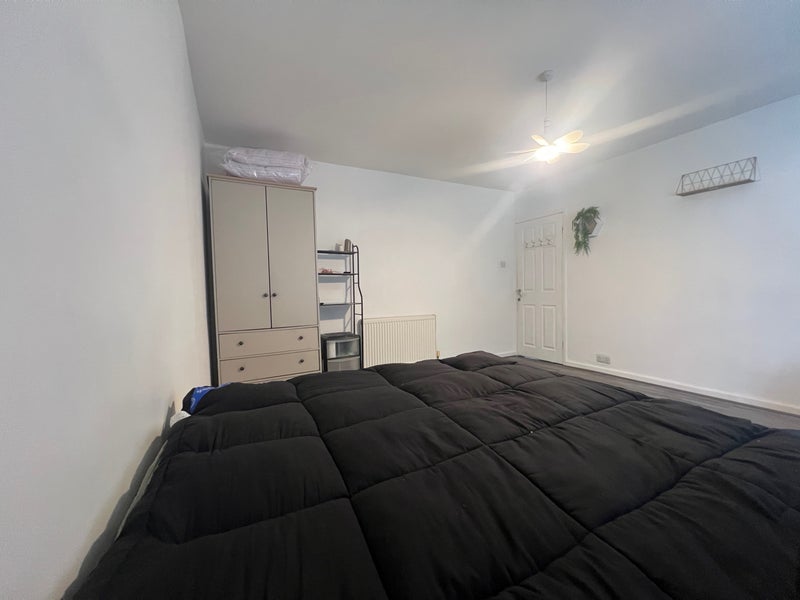 Room Merevale Road in Metropolitan Borough of Solihull
