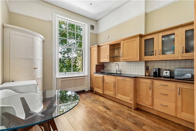 Flat Evelyn Gardens in Greater London