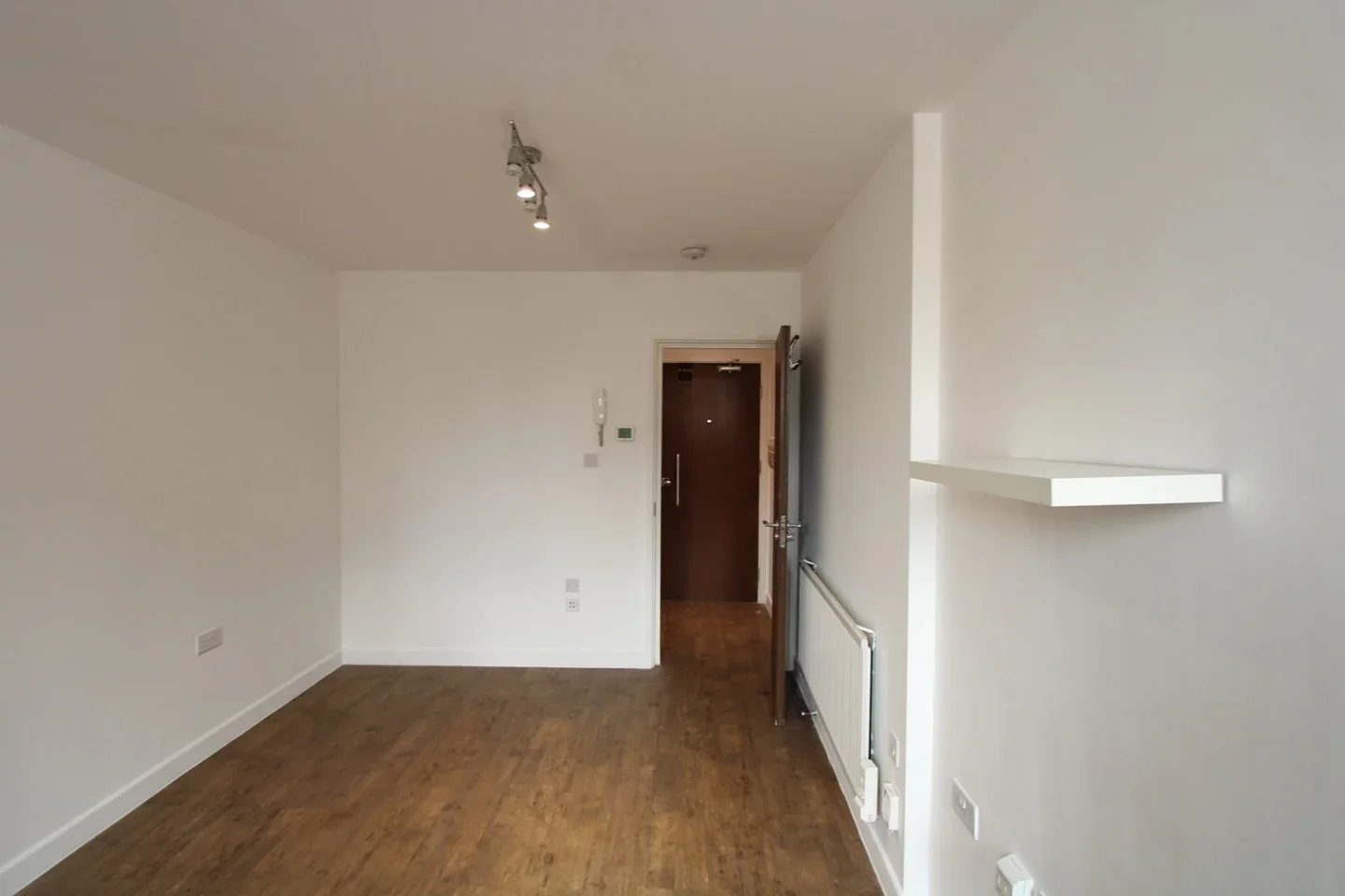 Flat Lewisham High Street in Greater London