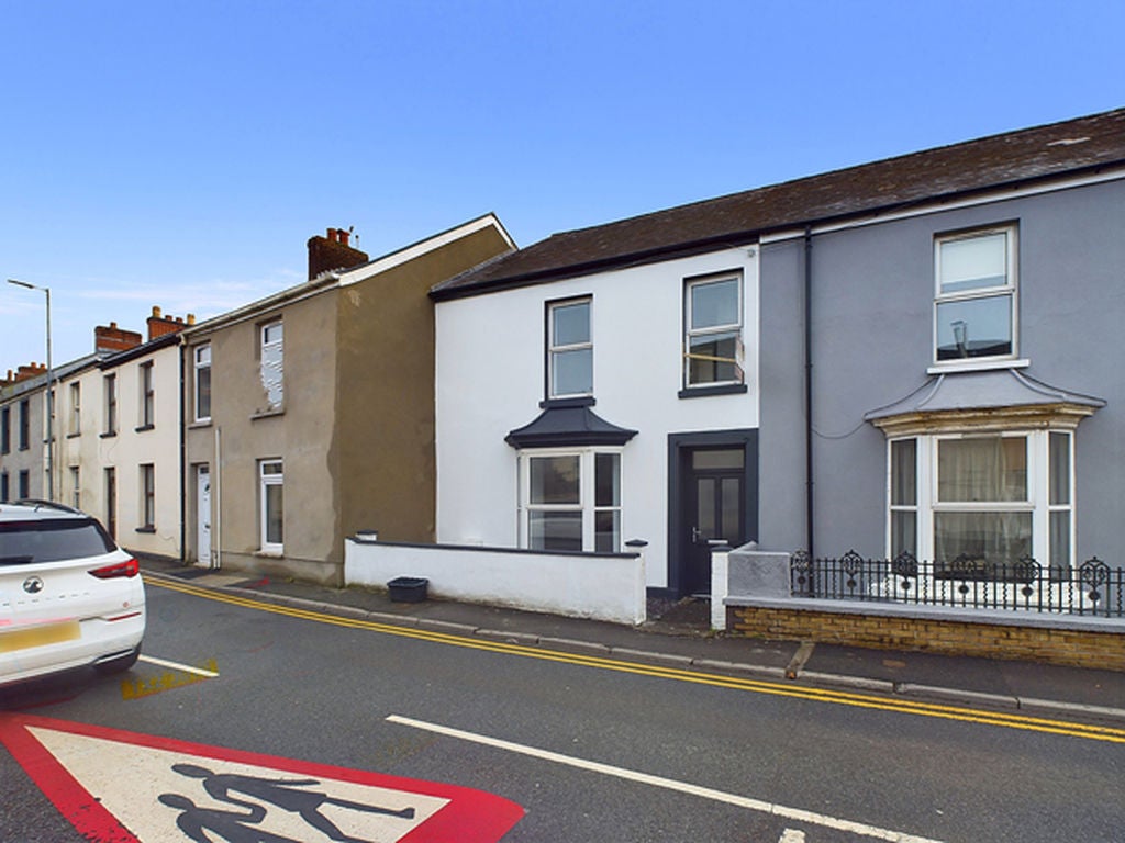 House Richmond Terrace in Carmarthen
