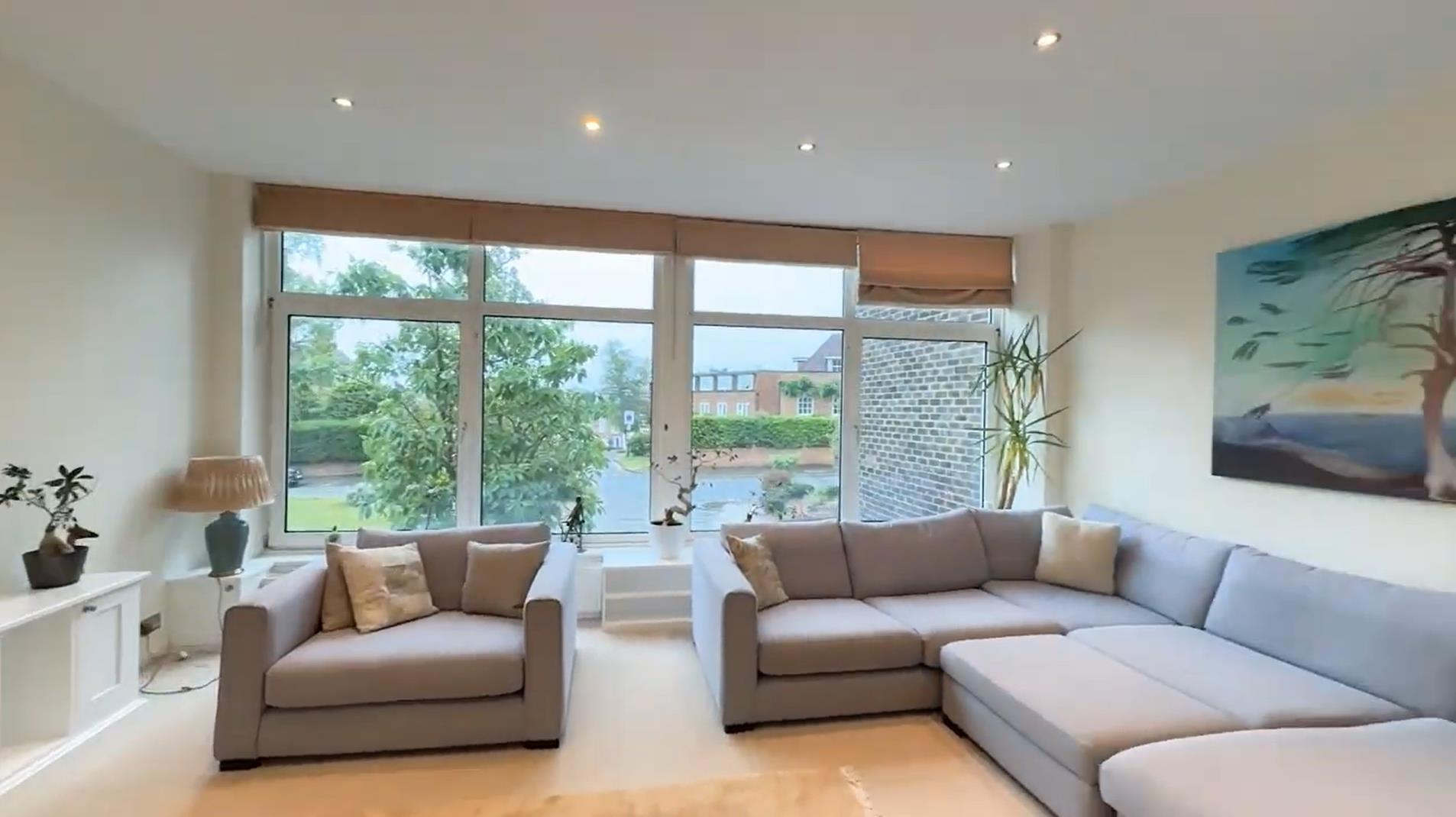House Cedar Court in Greater London
