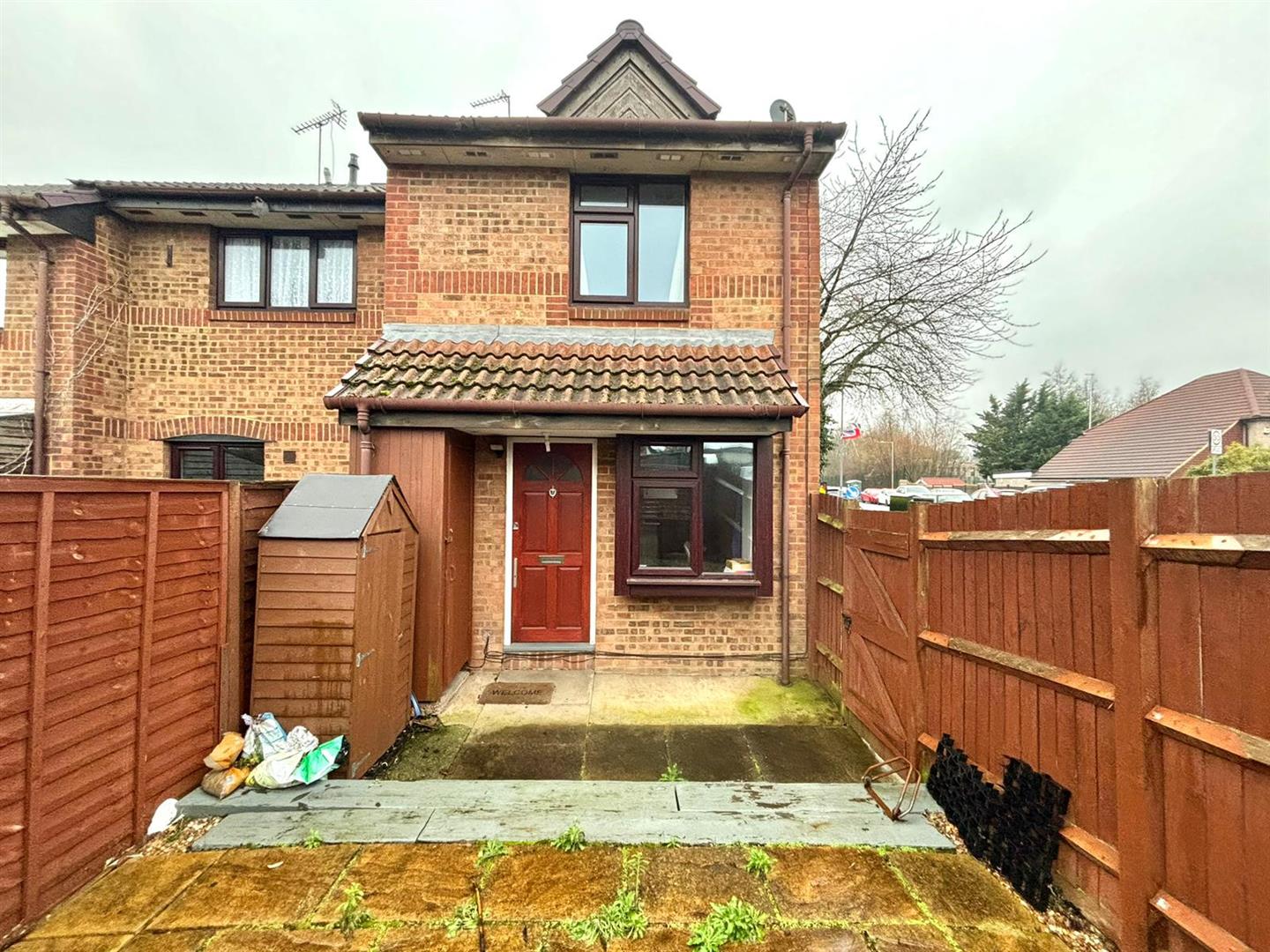 Flat Kingston Lane in Greater London
