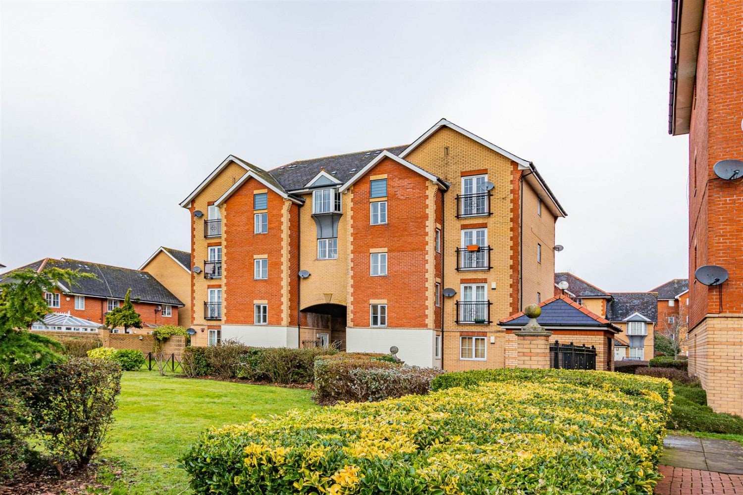 Flat Seager Drive in Cardiff