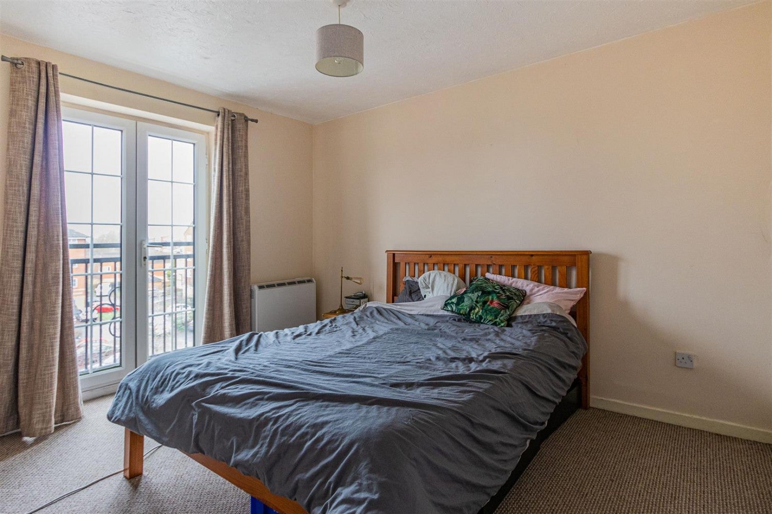 Flat Seager Drive in Cardiff