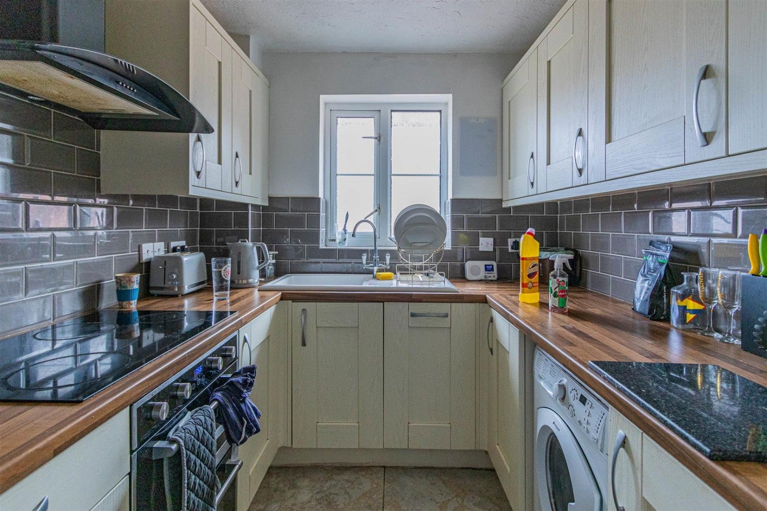 Flat Seager Drive in Cardiff